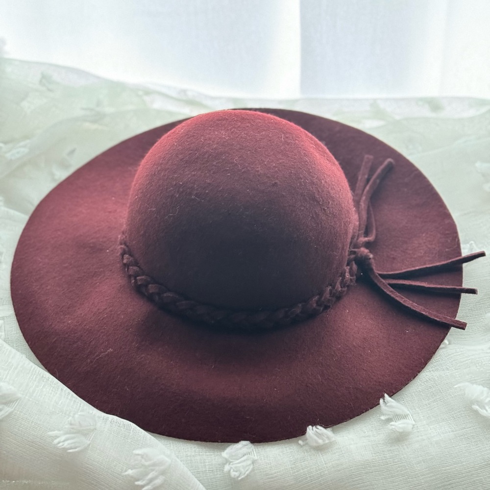 Anthro maroon felt hat